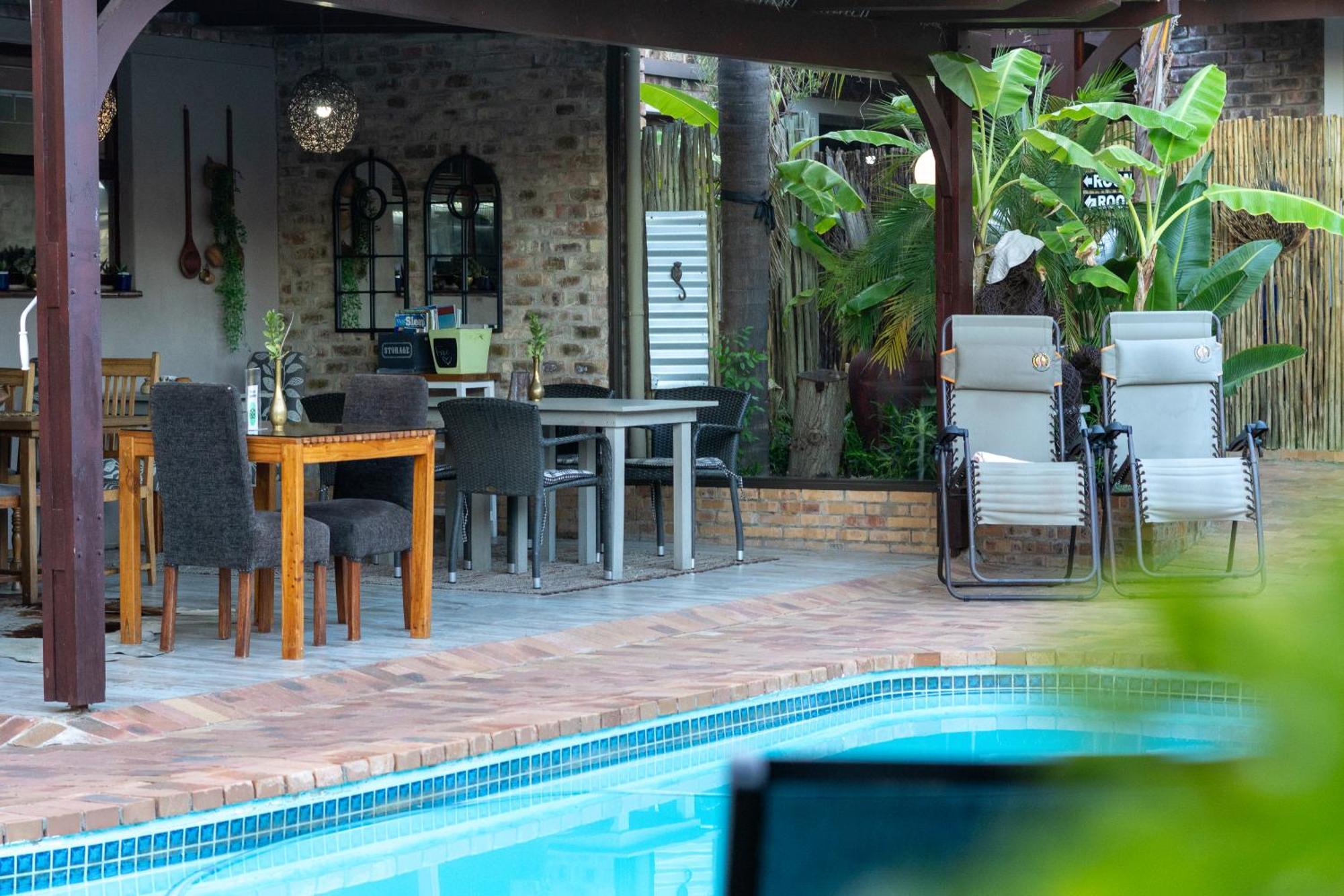 Earthbound Guest House Oudtshoorn Dış mekan fotoğraf