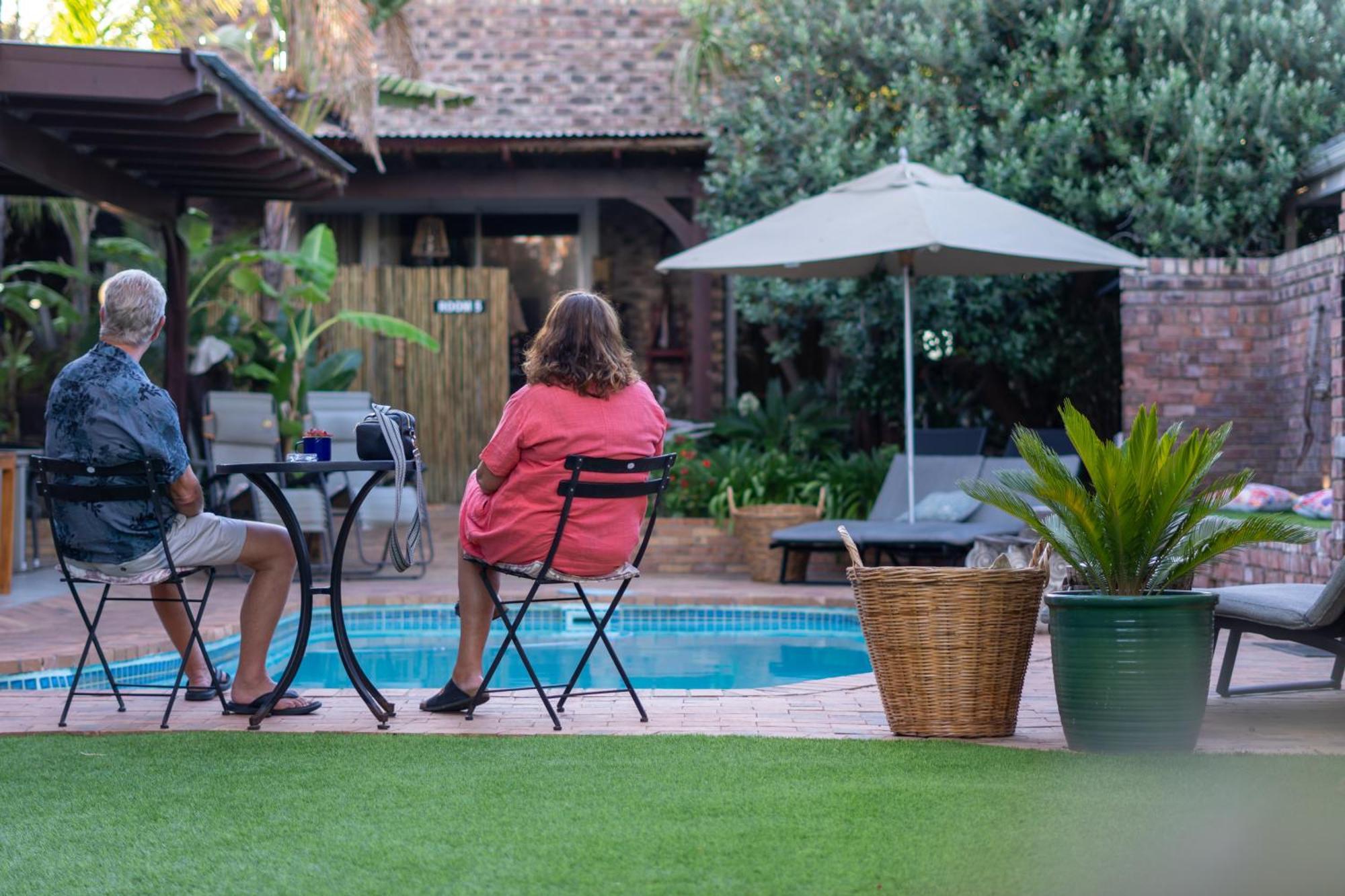 Earthbound Guest House Oudtshoorn Dış mekan fotoğraf
