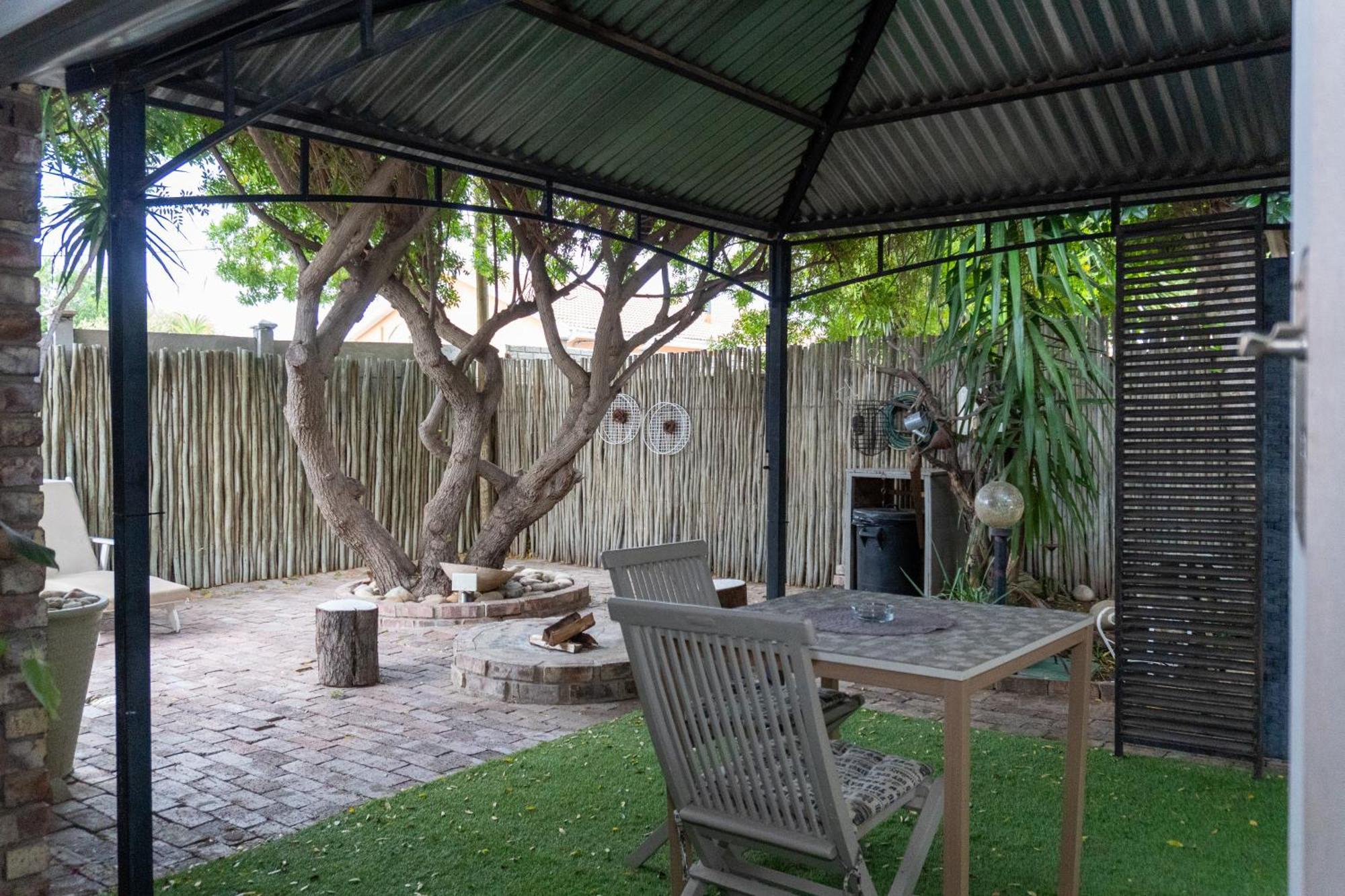 Earthbound Guest House Oudtshoorn Dış mekan fotoğraf